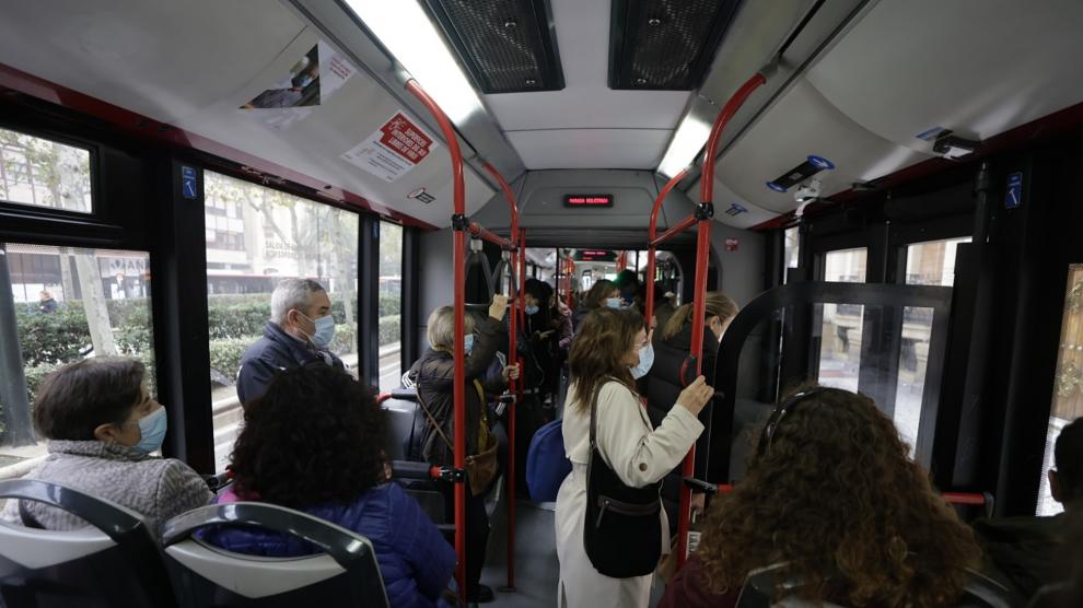 Se recrudece la huelga del bus urbano en Zaragoza.