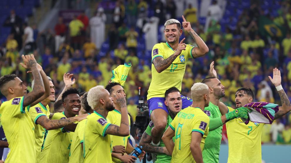 Los jugadores de Brasil tras el partido