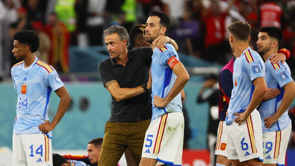 Luis Enrique consuela a Busquets tras el partido