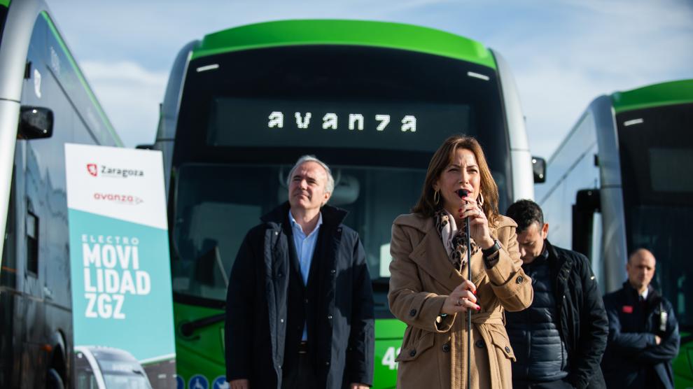 Azcón y Chueca, en el último acto que ha compartido, el pasado día 30, en la presentación de los nuevos autobuses eléctricos de Avanza.
