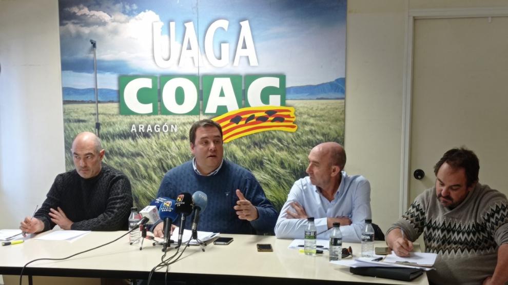 José María Alcubierre, secretario general de UAGA, acompañado por los secretarios provinciales elegido en la pasada asamblea general celebrada en diciembre