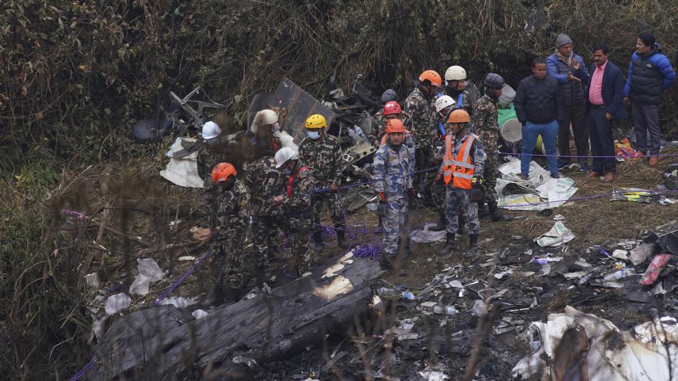 Búsqueda de supervivientes de accidente aéreo en Nepal