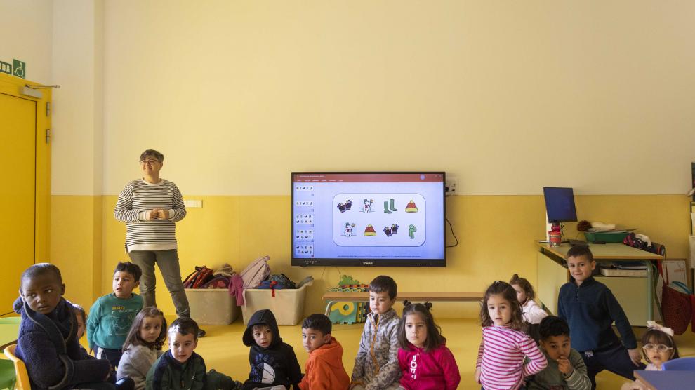 El consejero de Educación, Felipe Faci, asistió este lunes a la nueva escuela, en la que el Departamento ha invertido 5 millones de euros.