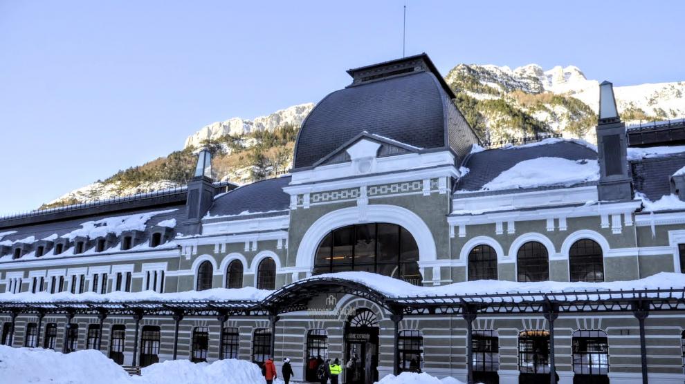 Viaje en tren a Canfranc y comida de lujo