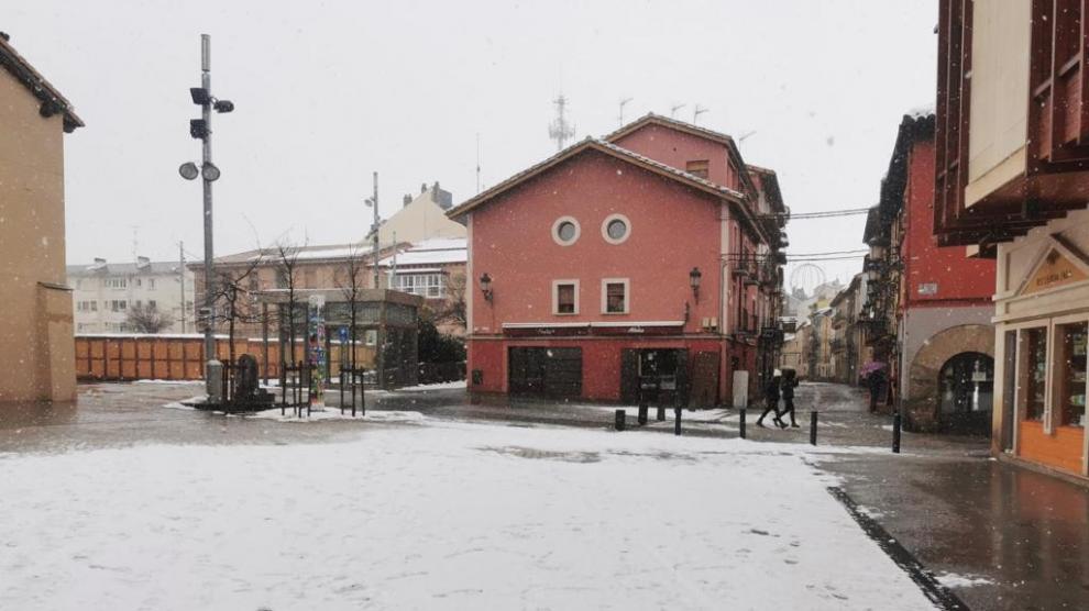 Nieve en Jaca este martes.