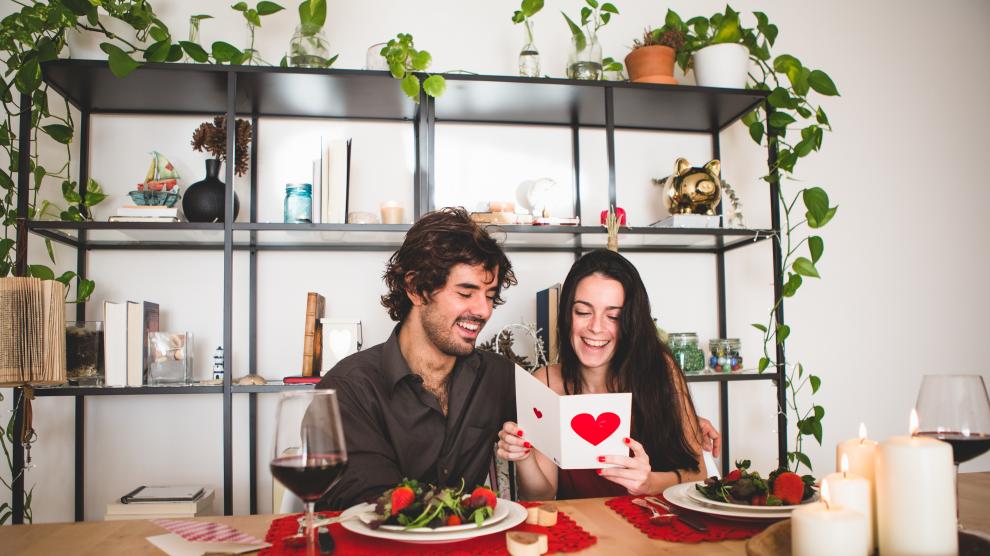 Una cena en pareja es uno de los planes más típicos para San Valentín