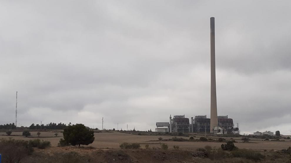 La chimenea de la central de Andorra, con 343 metros, es la tercera estructura más alta del país.