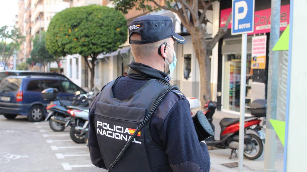 Un agente de la Policía Nacional