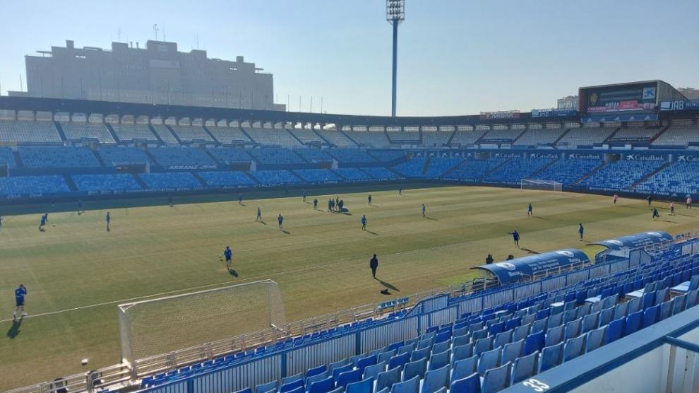 La plantilla del Real Zaragoza, este viernes en el entrenamiento en La Romareda.