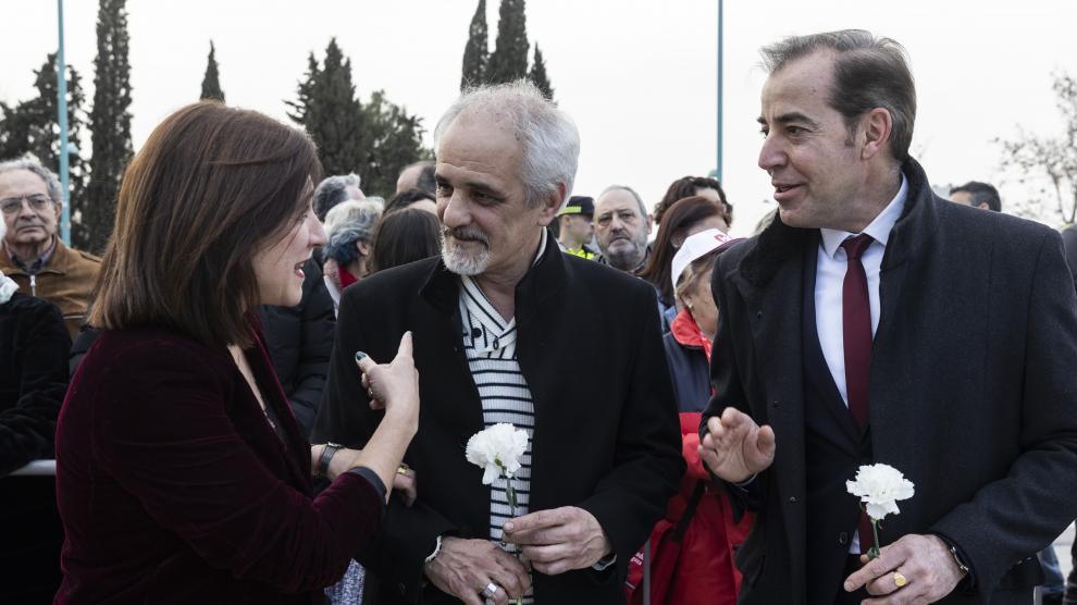 Inauguración del memorial 'Fosa Común' en honor a los héroes de Los Sitios.