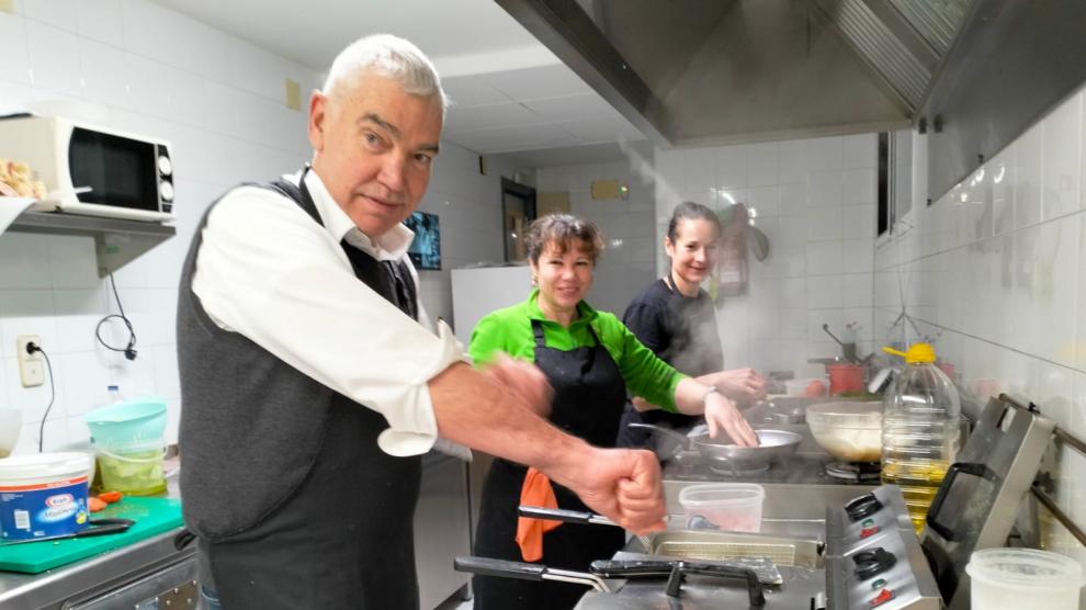 Cafetería El Cid: 40 años a pie de carretera y más de 500 bocadillos al día