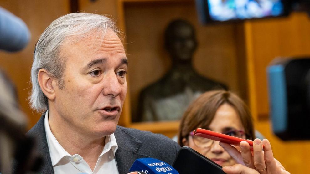 Azcón en declaraciones a los medios hoy.