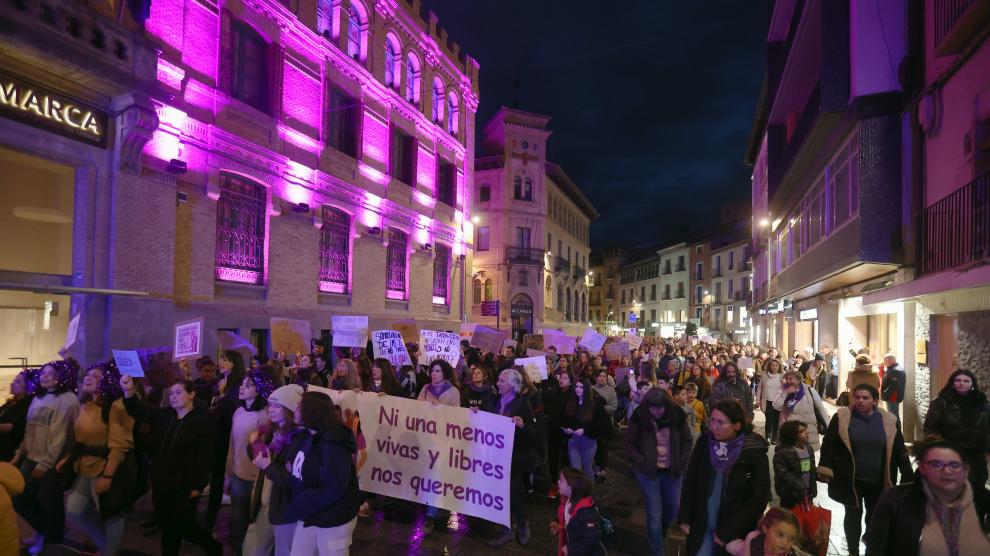 La manifestación a su paso por el Coso Alto de Huesca este miércoles.