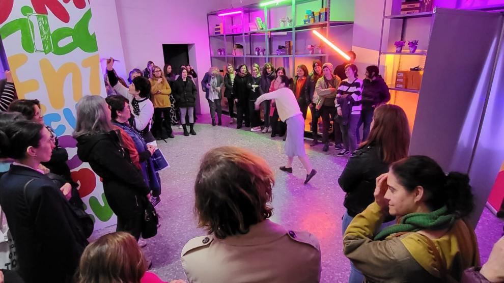 La zapatería de barrio de la calle de Manifestación de Zaragoza ha acogido este jueves la presentación del proyecto Espacio Mujeres