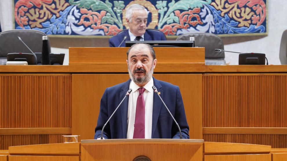 El presidente de Aragón, Javier Lambán, durante su comparecencia este jueves en el pleno de las Cortes.