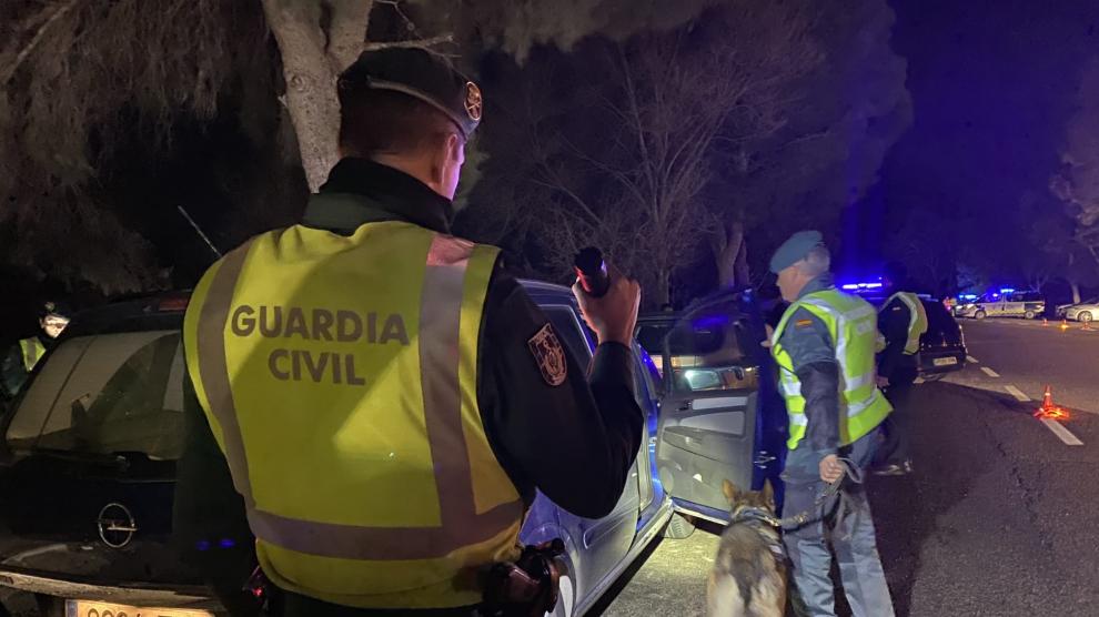 Fotos del dispositivo de la Guardia Civil llevado a cabo en la AP-2, en Zaragoza