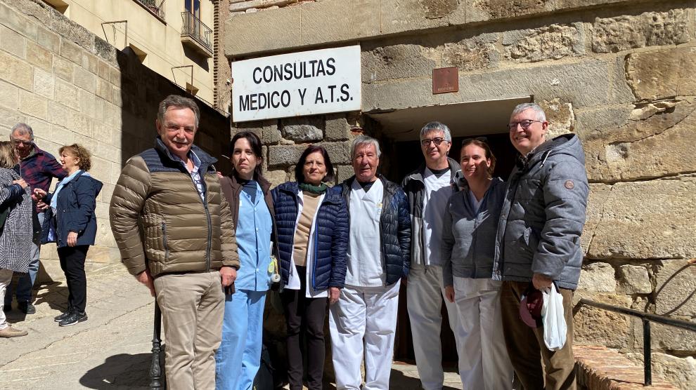 El doctor Esteban Sanmartín cerró este martes 15 de marzo por última vez la puerta del consultorio médico de Fonz tras 47 años de profesión.