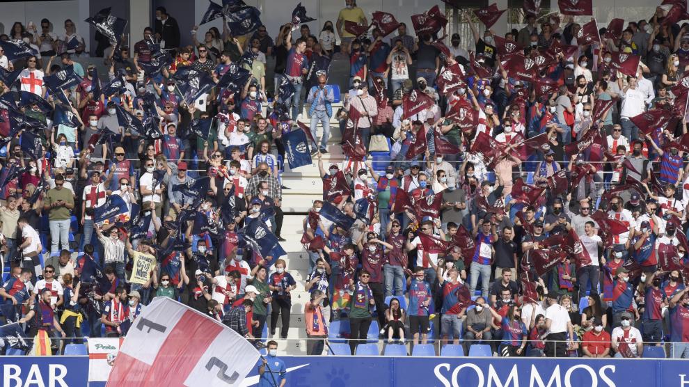 La grada de El Alcoraz presentó un gran aspecto en el derbi del año pasado.