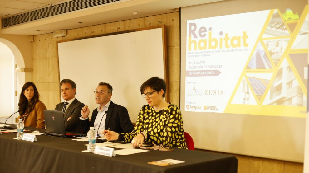 María Rubio, Víctor Serrano, Rafael Gracia y Verónica Villagrasa, este miércoles en la sede del Coaatz.