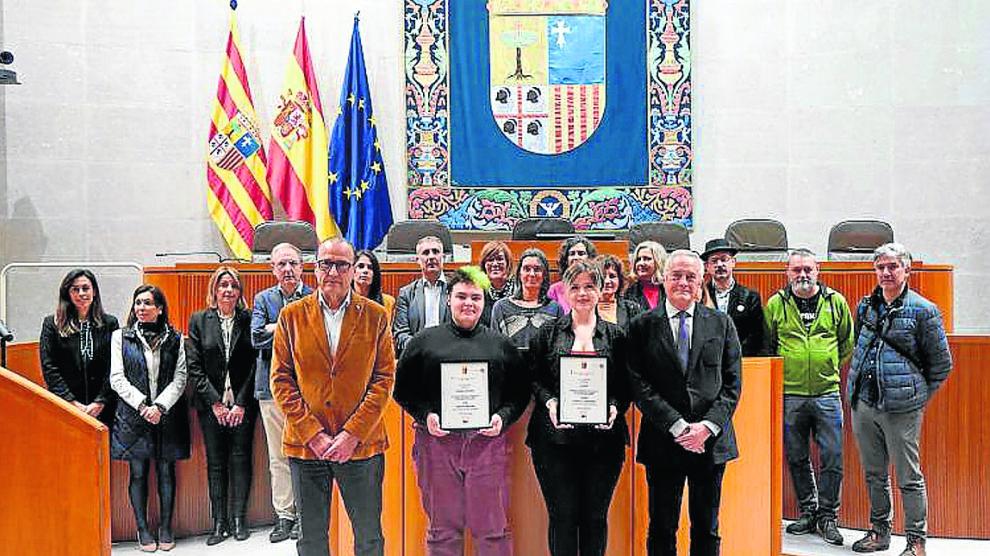 Foto de familia de los premiados y autoridades.