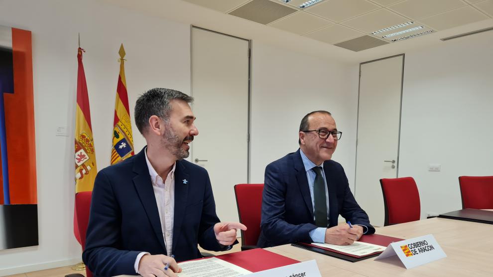 Firma del convenio de colaboración entre Aspanoa y Educación.