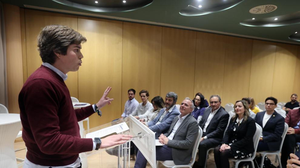 Un momento del acto de Nuevas Generaciones sobre vivienda, con Jorge Azcón y Gerardo Oliván presentes.