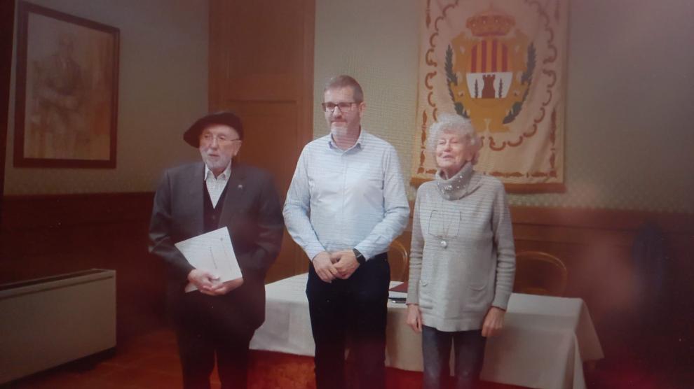De izquierda a derecha, Artur Quintana, Ignacio Urquizu y Sigrid Schmidt von der Twer, en el Ayuntamiento de Alcañiz.
