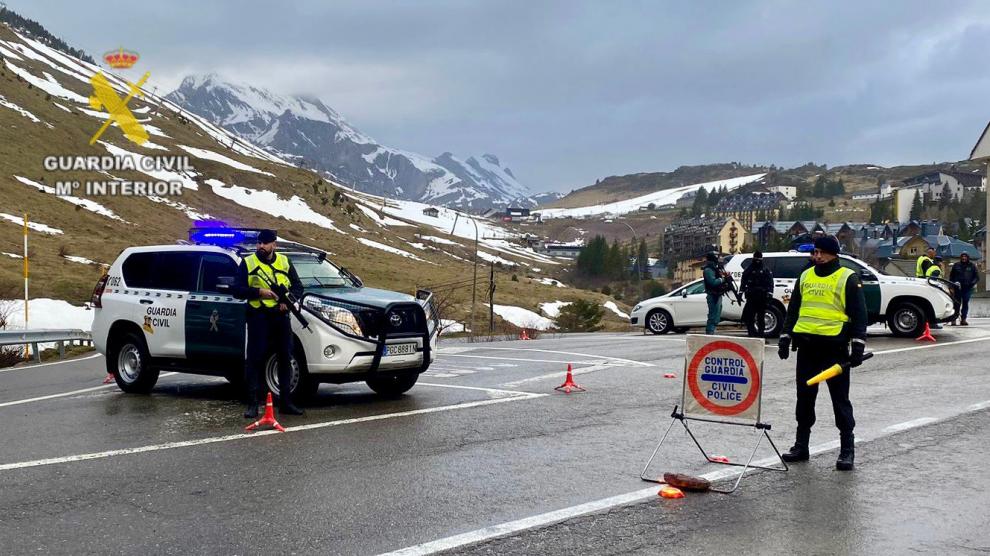Dispositivo de seguridad de la Guardia Civil en el festival Snowdaze de Candanchú.