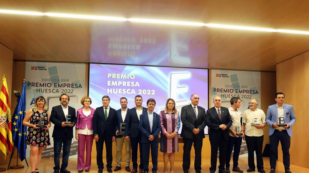 Foto de familia de las empresas distinguidas el año pasado en el Premio Empresa.