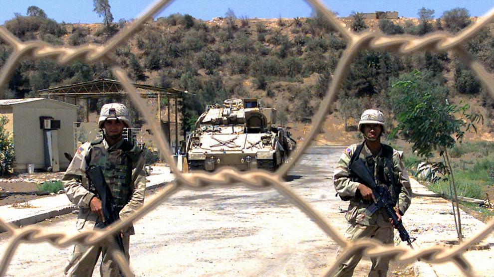 Dos soldados estadounidenses en Iraq el 6 de junio de 2003.