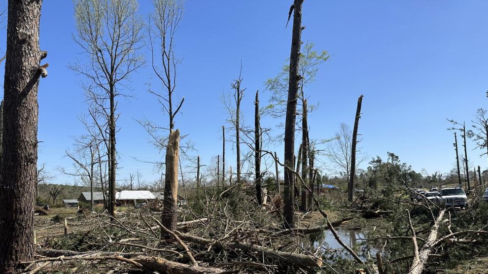Aumentan a 26 los muertos tras los tornados en el estado de Misisipi (EEUU)