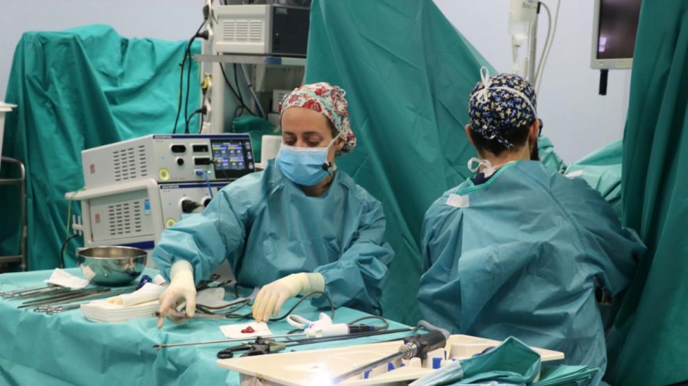 En Quirónsalud emplean la técnica TAMIS, cirugía minímamente invasiva para eliminar tumores benignos o malignos en fase precoz.
