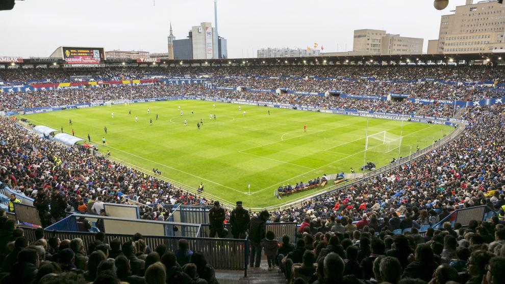 El campo de fútbol de La Romareda, en un partido celebrado en 2018.