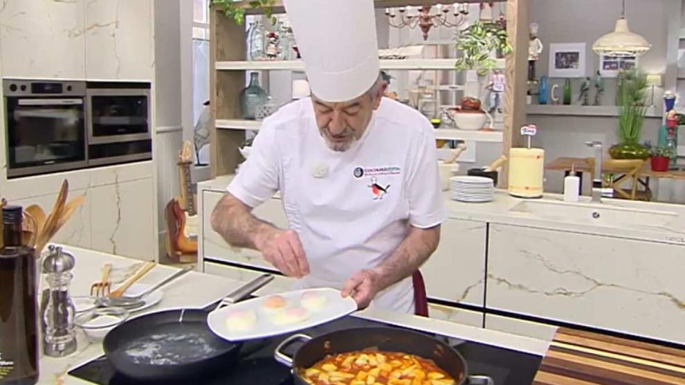Karlos Arguiñano cocinando bacalao ajoarriero.