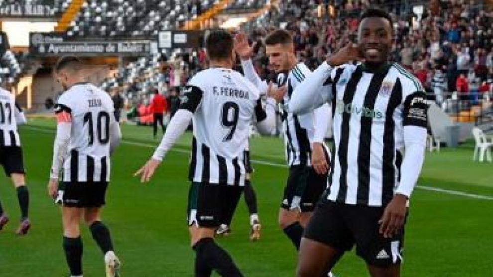 Nick Buyla celebra un gol con el CD Badajoz, su club esta temporada.