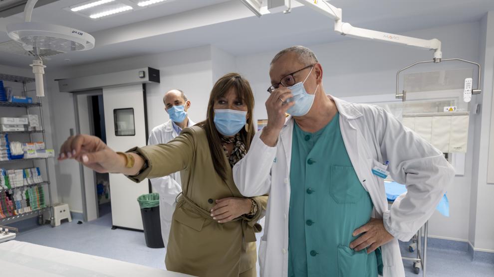 Visita de Sira Repollés a la Sala de Radiología Intervencionista del Hospital Clínico Universitario Lozano Blesa