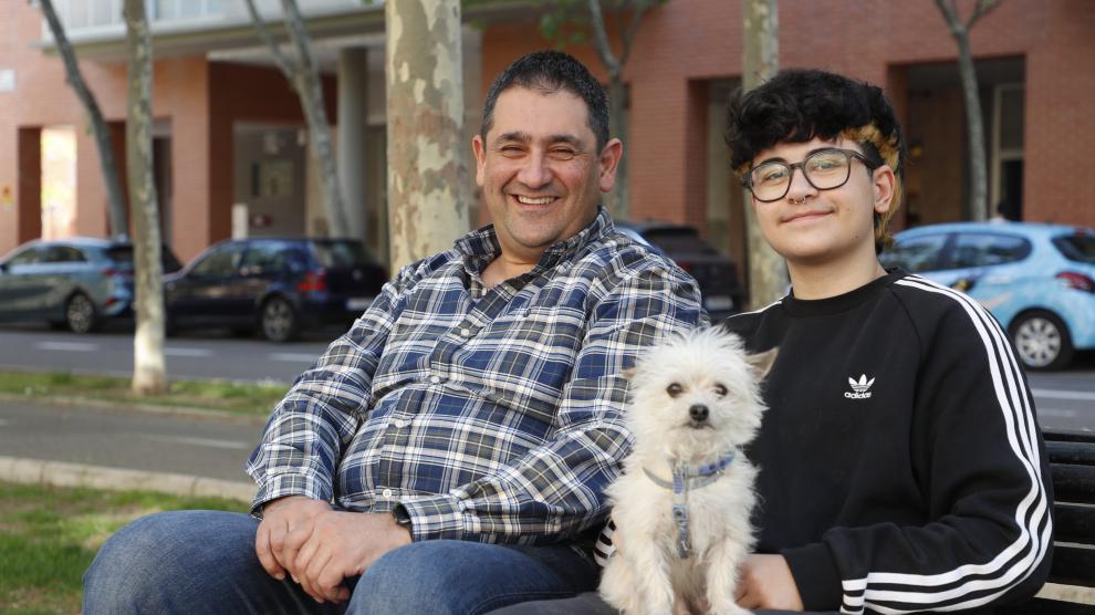 Aslan Orera y Vicente Orera (padre e hijo), en el paseo de Longares de Zaragoza.