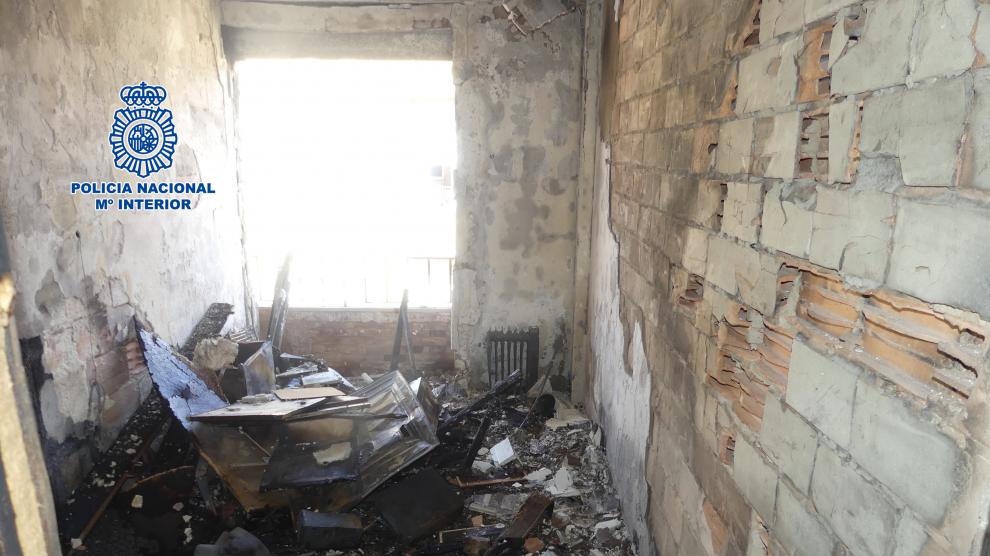 Consecuencias del incendio en una vivienda del barrio Delicias
