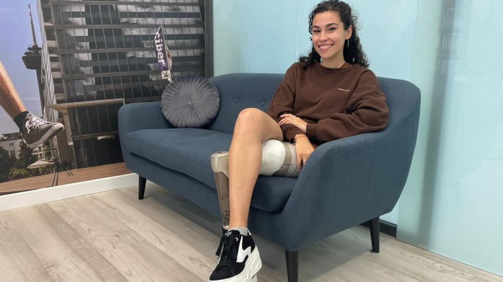 A Mónica Lana, de 22 años, le amputaron la pierna izquierda debido a un sarcoma.