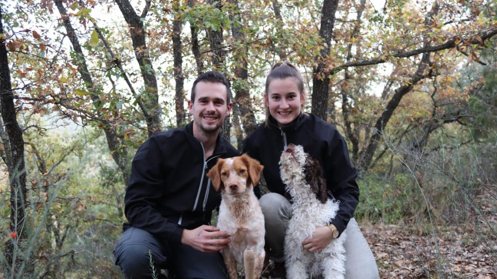 La pareja de jóvenes formada por Alejandro Espuña y María Gasol, que han apostado por quedarse en Nachá y por la agricultura.