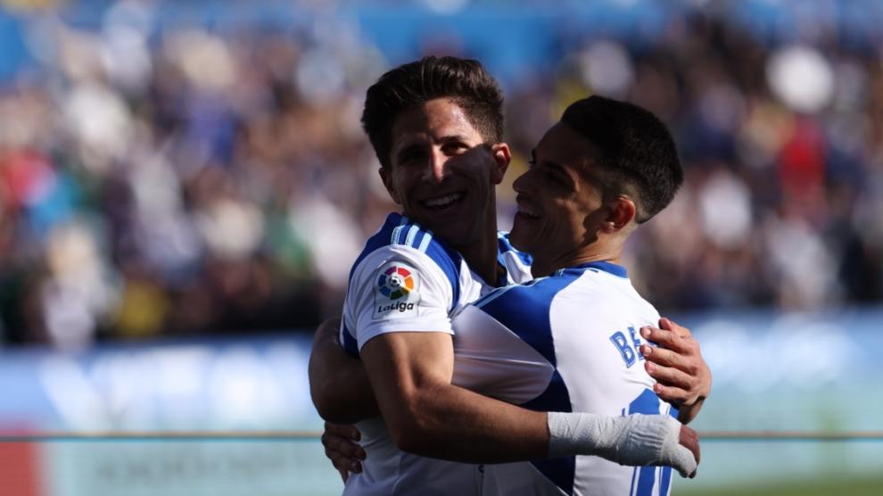 El Real Zaragoza Goleó 4-1 A Un Racing Que Se Quedó Con Dos Jugadores ...