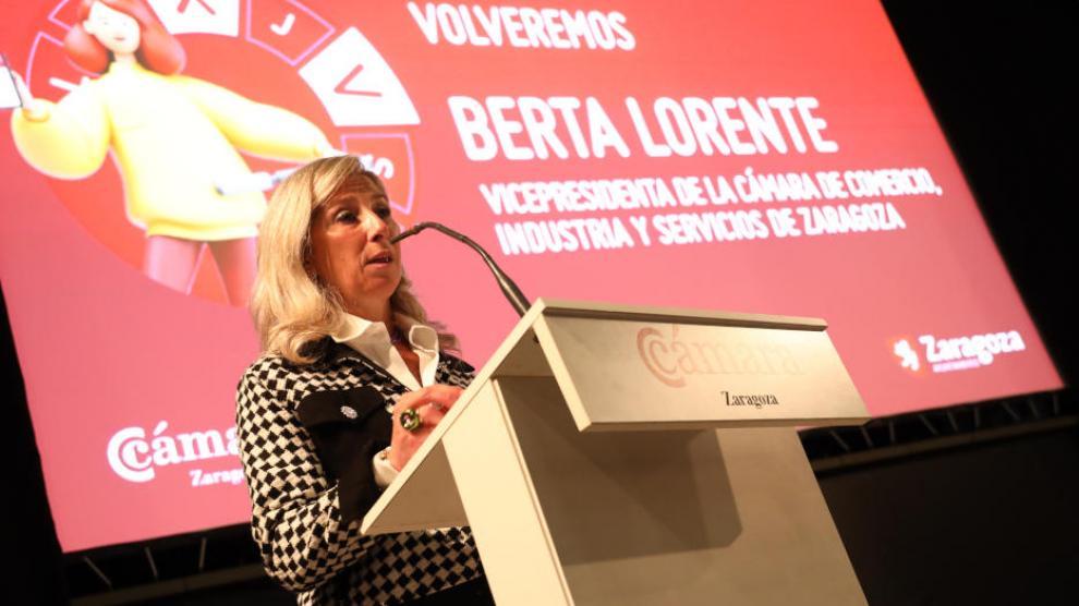 La vicepresidenta, Berta Lorente, durante el acto de homenaje a los comercios de Volveremos.