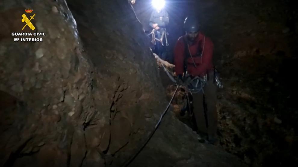 Rescate nocturno de tres escaladores en los Mallos de Riglos.