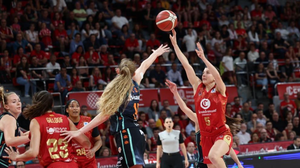 Foto del partido Casademont Zaragoza-Valencia Basket, ida de semifinales del 'play off' al título de la Liga Femenina Endesa
