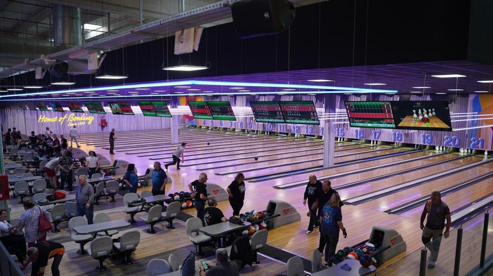 Inauguración de Ozone Bowling en Zaragoza, la bolera más grande de España.