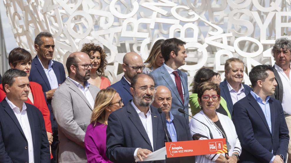 Foto de la presentación de la candidatura autonómica del PSOE Aragón en la escultura Alma del Ebro en la Expo de Zaragoza