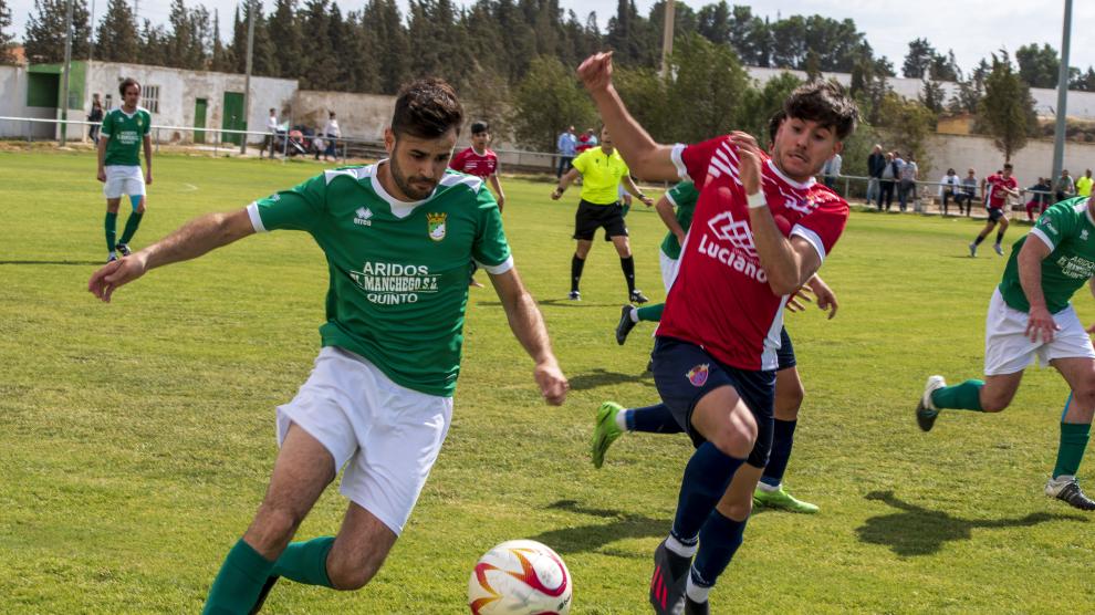 Imagen del partido entre el Quinto y el Tardienta