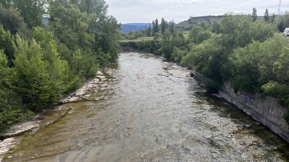 Río Aragón a su paso por Jaca