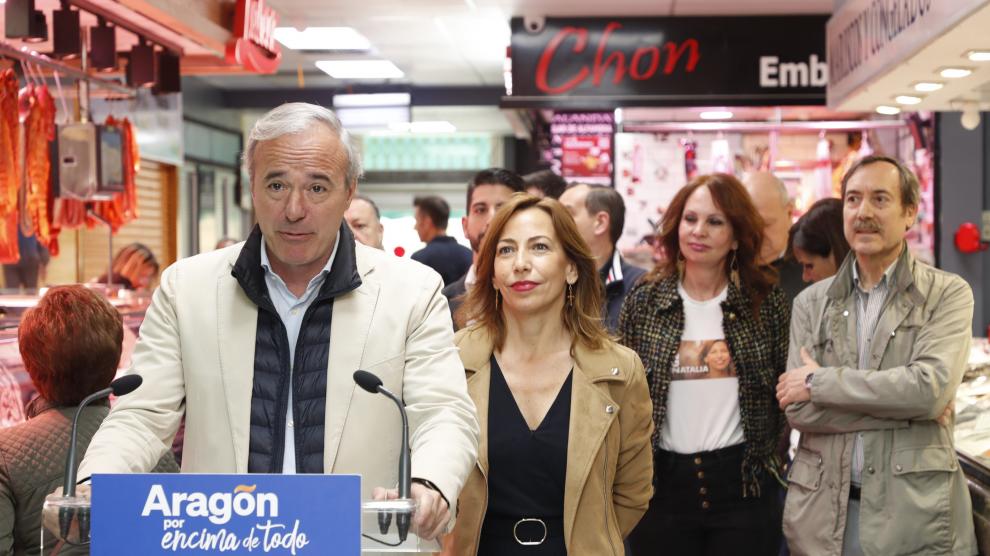 Azcón y Chueca, de campaña en el Centro Comercial Delicias de Zaragoza