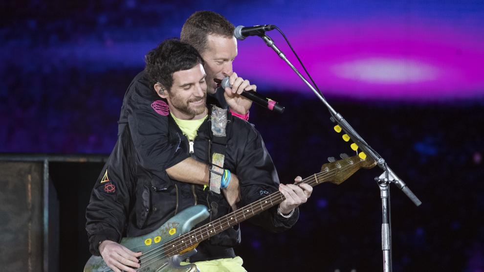 El cantante de Coldplay, Chris Martin, durante el concierto en el Estadio Olímpico de Barcelona.
